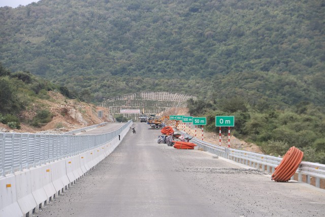 Hình ảnh đường cao tốc Cam Lâm - Vĩnh Hảo trước giờ thông xe kỹ thuật- Ảnh 1.