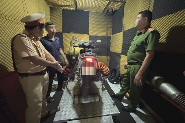 Triệt xoá lò “độ” xe máy lớn có phòng cách âm ở Biên Hòa- Ảnh 2.