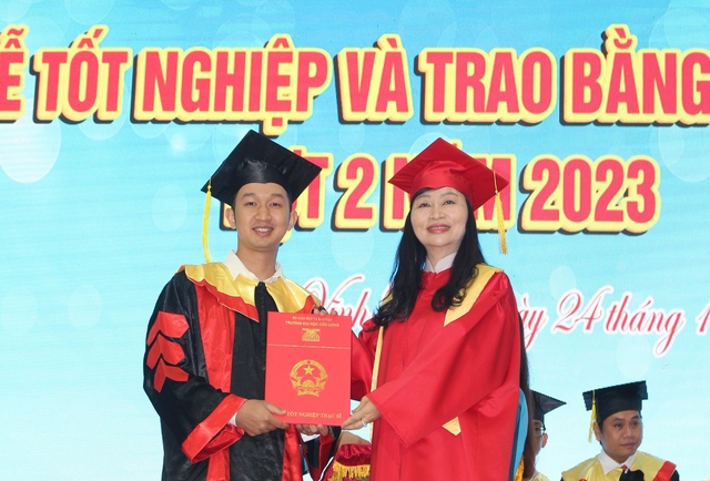 Trường ĐH Cửu Long trao bằng thạc sĩ cho 123 học viên- Ảnh 6.