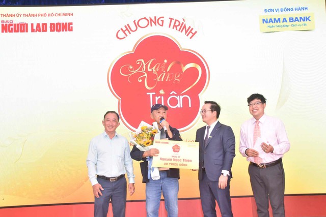 "Mai Vàng tri ân" trao tặng quà cho nhạc sĩ Nguyễn Ngọc Thiện- Ảnh 2.