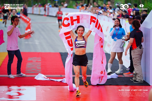 Các nữ runner Việt Nam vượt trội trong giải Marathon Quốc tế Thành phố Hồ Chí Minh Techcombank mùa thứ 6- Ảnh 1.