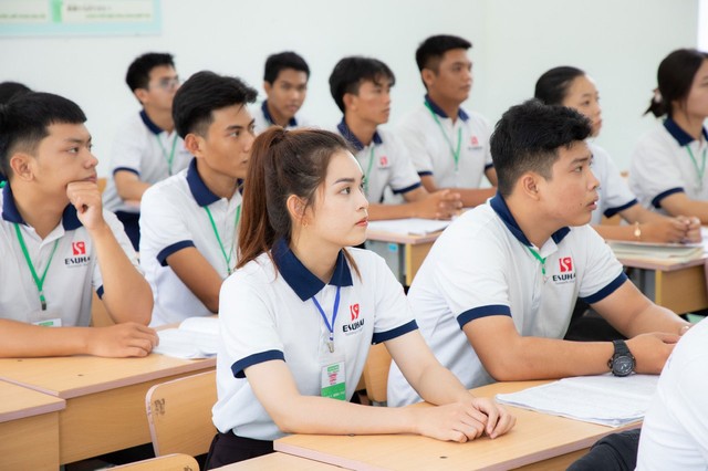 Học viên của ESUHAI Group được đào tạo định hướng tương lai trước khi ra nước ngoài làm việc