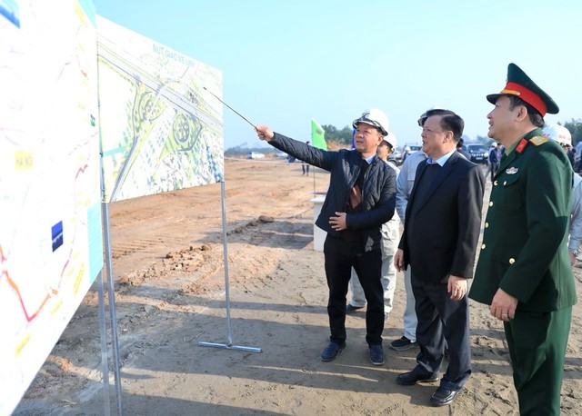 Bí thư Hà Nội thị sát, kiểm tra tiến độ dự án vành đai 4 gần 86 ngàn tỉ đồng- Ảnh 2.