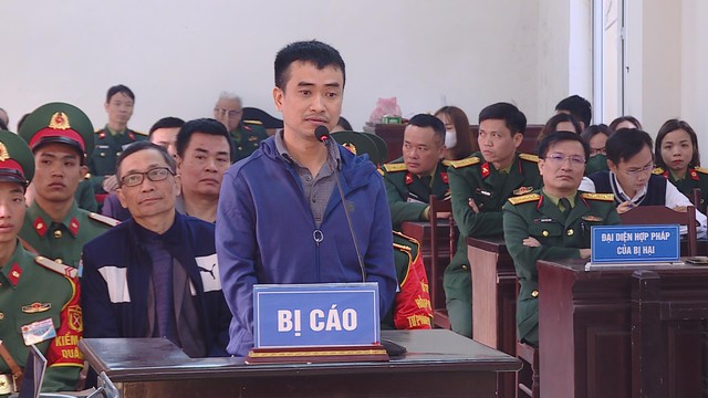 Nhóm cựu sĩ quan quân y nhận "hoa hồng" hơn 7 tỉ đồng từ Việt Á hầu tòa- Ảnh 5.
