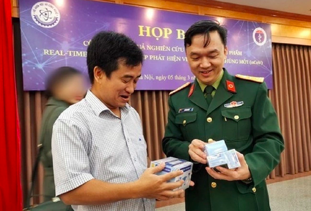 Nhóm cựu sĩ quan quân y nhận "hoa hồng" hơn 7 tỉ đồng từ Việt Á hầu tòa- Ảnh 1.
