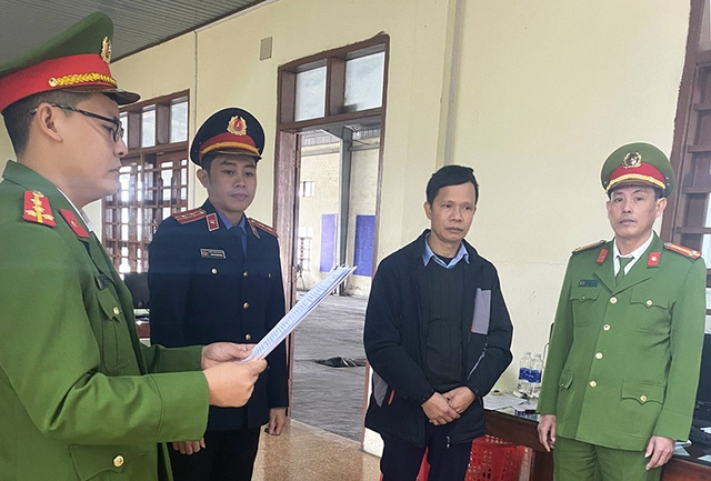 Phó giám đốc trung tâm đăng kiểm ở Quảng Bình "nhận hối lộ" 122 triệu đồng- Ảnh 1.