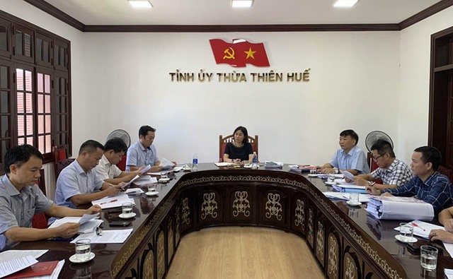 Kỳ họp thứ 34 của UBKT Tỉnh ủy Thừa Thiên - Huế do bà Phạm Thị Minh Huệ, Chủ nhiệm Ủy ban Kiểm tra Tỉnh ủy đã chủ trì và có quyết định thi hành kỷ luật tổ chức, cá nhân ở Sở Y tế. Ảnh: Tinhuytthue.vn