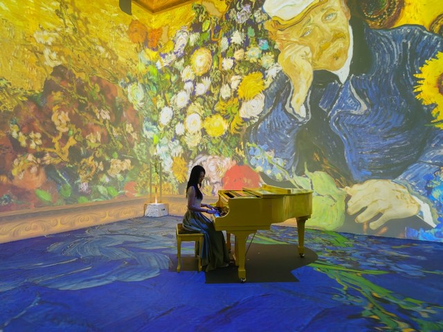 Triển lãm Van Gogh Art Lighting Experience nằm trong top điểm đến đón năm mới được yêu thích nhất TP HCM- Ảnh 1.