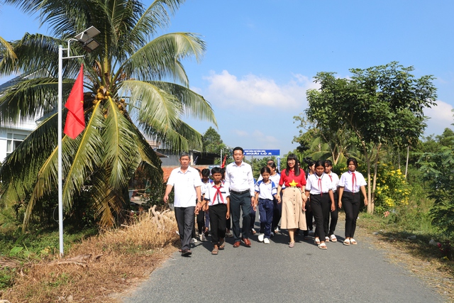 Chương trình ý nghĩa của Báo Người Lao Động đến với vùng quê Vĩnh Long- Ảnh 4.