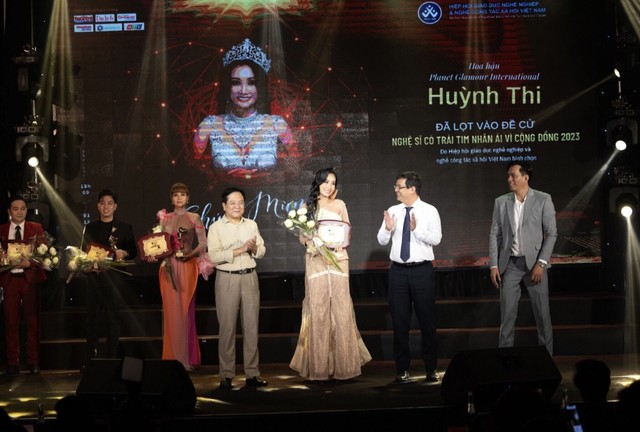 Hoa hậu Huỳnh Thi được vinh danh nghệ sĩ vì cộng đồng 2023- Ảnh 3.