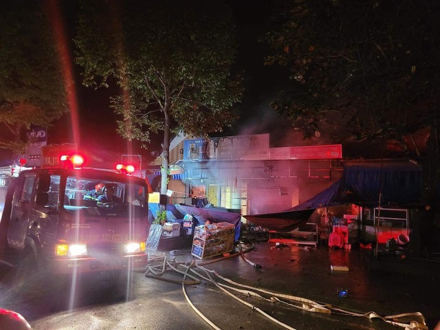 CLIP: Cảnh tro tàn sau khi chợ lớn nhất huyện ở Thừa Thiên - Huế bị cháy- Ảnh 3.