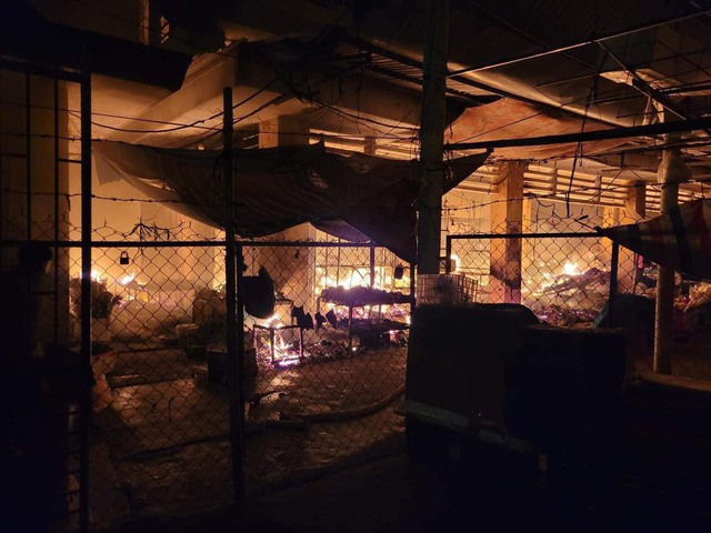 CLIP: Cảnh tro tàn sau khi chợ lớn nhất huyện ở Thừa Thiên - Huế bị cháy- Ảnh 4.