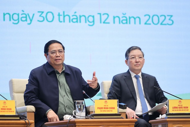 Thủ tướng Phạm Minh Chính trả lời câu hỏi của các nông dân