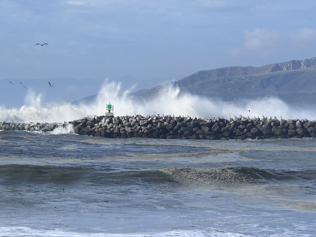Mỹ: Vì sao California hứng sóng lớn 6-9 m liên tục nhiều ngày?- Ảnh 6.