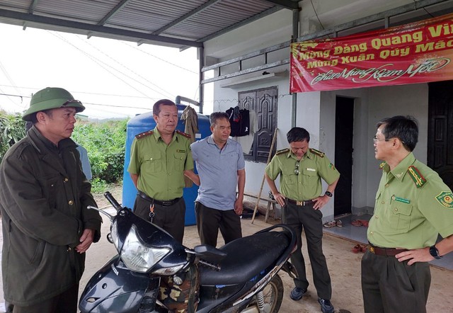 Đoàn công tác của Chi cục Kiểm lâm tỉnh Đắk Lắk nắm bắt tình hình tại Trạm Kiểm lâm số 2 - Khu Bảo tồn thiên nhiên Ea Sô