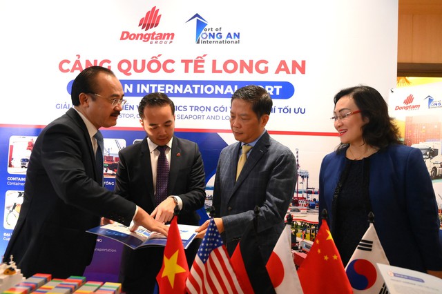 Cảng quốc tế Long An nhận bằng khen trong việc phát triển dịch vụ logistics Việt Nam 2023- Ảnh 3.