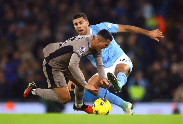 Liverpool vượt mặt Man City, Chelsea trở lại đường đua Ngoại hạng Anh - Ảnh 1.