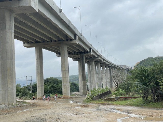 Cận cảnh hợp long cầu vượt núi cao nhất cao tốc Cam Lâm – Vĩnh Hảo- Ảnh 9.