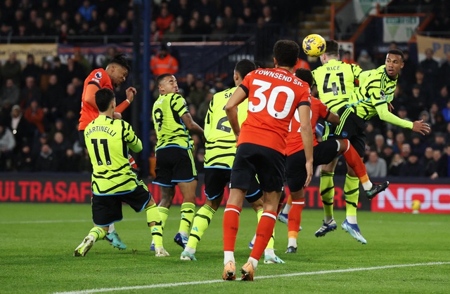 Không chiến siêu đỉnh, Arsenal vượt chủ nhà Luton Town phút 90+7- Ảnh 2.