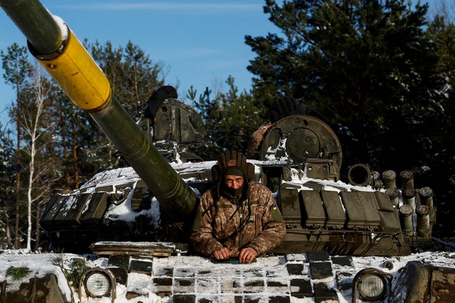 Ukraine lo phương Tây giảm viện trợ quân sự- Ảnh 1.
