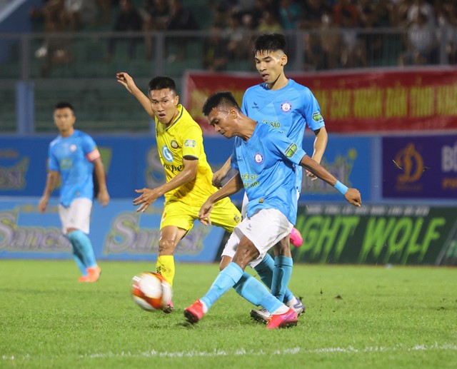 Cầu thủ CLB Khánh Hòa sẵn sàng đình công vì bị nợ lương- Ảnh 2.