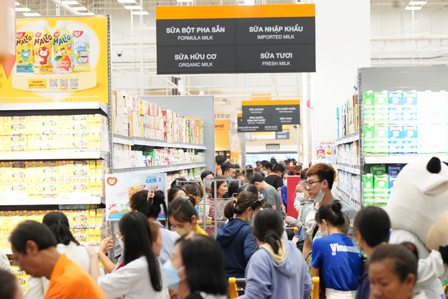 Chật kín người trong ngày khai trương đại siêu thị thứ 3 của tỉ phú Trần Bá Dương ở TP HCM- Ảnh 5.