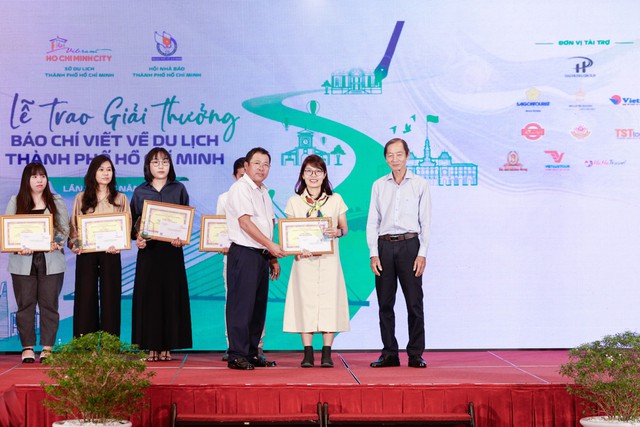 Báo Người Lao Động đoạt giải nhất Giải báo chí viết về du lịch TP HCM- Ảnh 2.