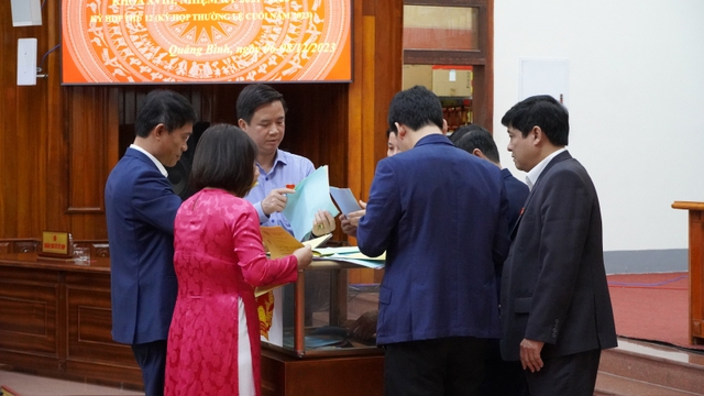 Công bố kết quả lấy phiếu tín nhiệm đối với 30 chức danh chủ chốt ở Quảng Bình- Ảnh 2.