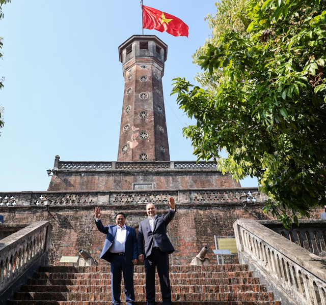 Thủ tướng Phạm Minh Chính và Thủ tướng Belarus tham quan Cột Cờ, thưởng thức cà phê- Ảnh 3.
