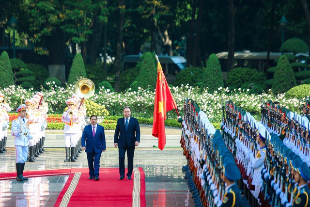 Cận cảnh Thủ tướng Phạm Minh Chính chủ trì lễ đón Thủ tướng Belarus- Ảnh 6.