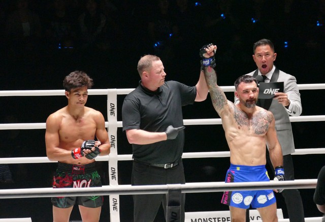 Nguyễn Trần Duy Nhất thua knockout trước võ sĩ châu Âu- Ảnh 3.