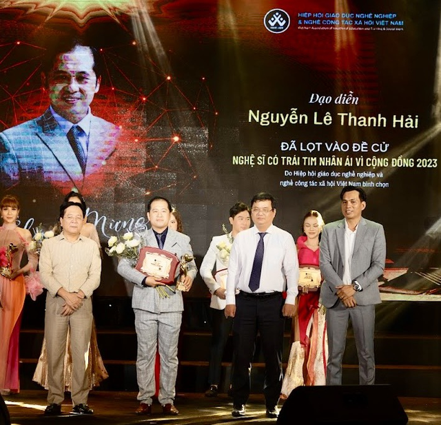 Đạo diễn Nguyễn Lê Thanh Hải đoạt giải thưởng "Nghệ sĩ có trái tim nhân ái vì cộng đồng 2023"- Ảnh 2.