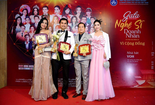 Đạo diễn Nguyễn Lê Thanh Hải đoạt giải thưởng "Nghệ sĩ có trái tim nhân ái vì cộng đồng 2023"- Ảnh 4.