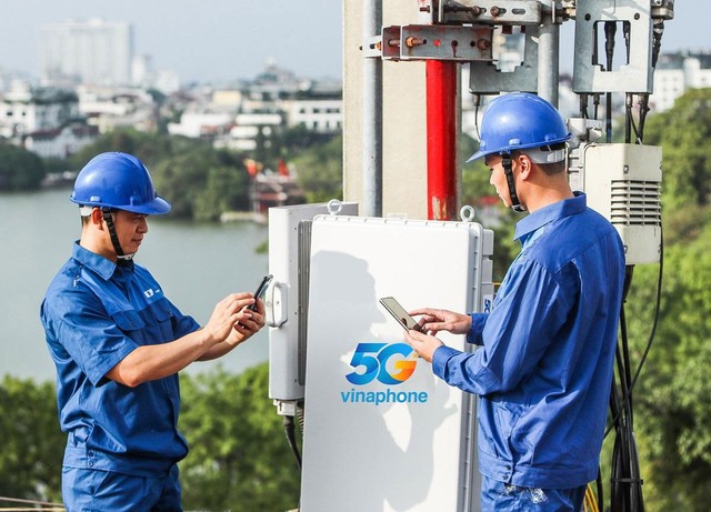 Nhà mạng VNPT-VinaPhone lắp đặt trạm phát sóng 5G Ảnh: VNPT-VINAPHONE