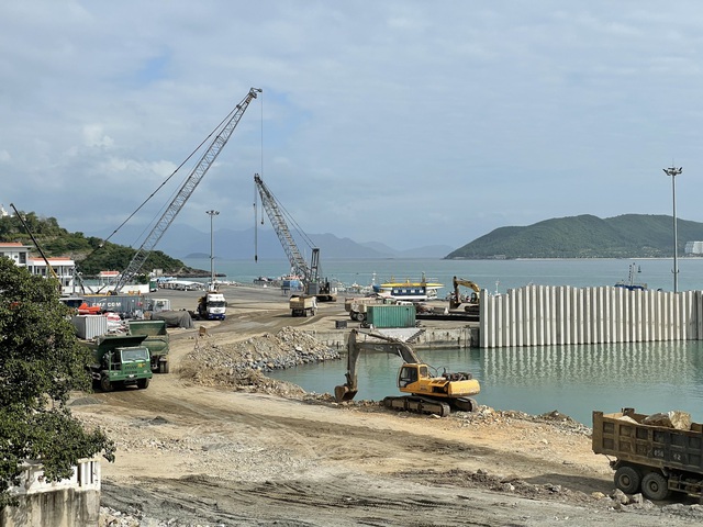 Cảng Nha Trang đang được sửa chữa, nâng cấp khiến du lịch tàu biển gặp khó khăn