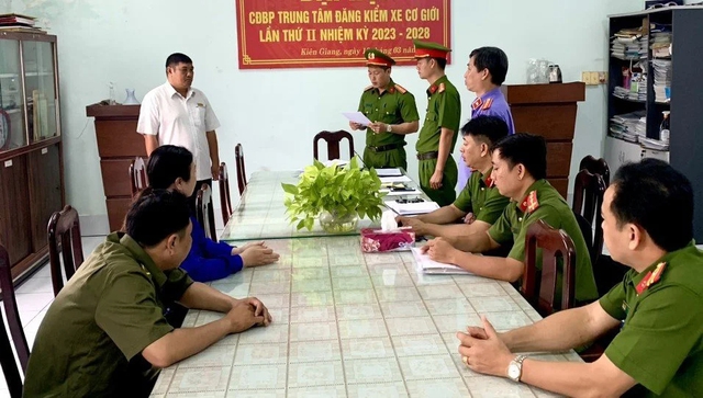 Nhận hối lộ, giám đốc trung tâm đăng kiểm ở Kiên Giang bị bắt- Ảnh 1.