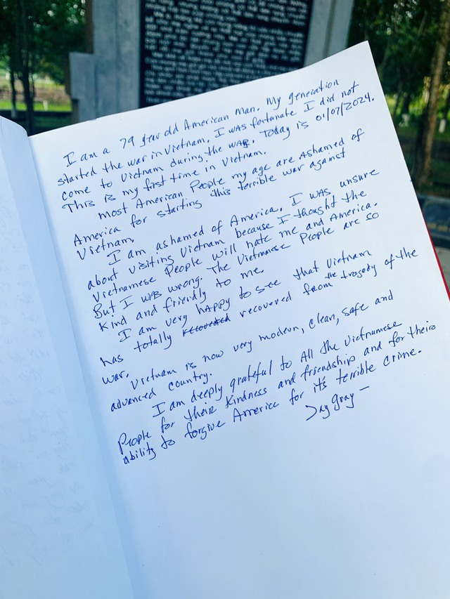 Những dòng lưu bút đầy xúc động của một du khách Mỹ tại Khu di tích Ngã Ba Đồng Lộc- Ảnh 3.