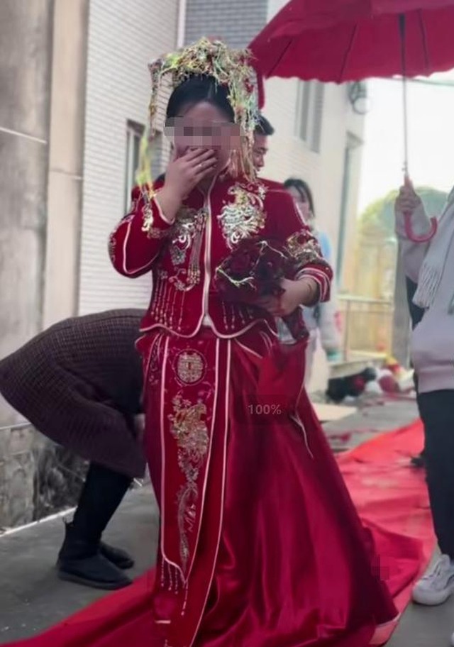 Cô dâu Trung Quốc bỏng kín mặt vì trò vui trong đám cưới- Ảnh 2.