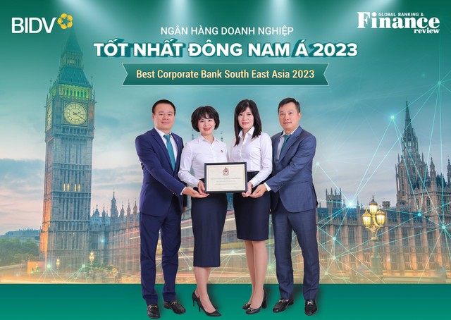Đại diện BIDV nhận giải thưởng &quot;Ngân hàng Doanh nghiệp tốt nhất Đông Nam Á năm 2023&quot;