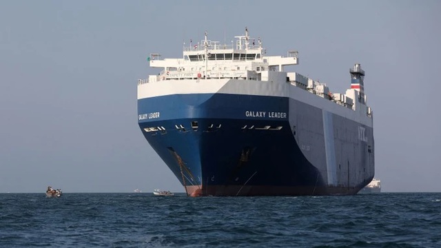 Tàu chở hàng Galaxy Leader, bị lực lượng Houthi bắt giữ, về tới cảng Hodeida, ngoài khơi biển Đỏ. Ảnh: Reuters