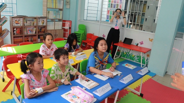 “Lớp học vui vẻ” cho trẻ nhỏ trong bệnh viện- Ảnh 4.