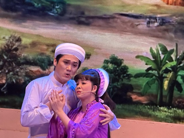 Xem Nguyễn Văn Khởi diễn "Bên cầu dệt lụa", khán giả nhớ NSƯT Thanh Sang