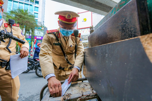 Xe tự chế cồng kềnh "tung hoành" trên đường phố Hà Nội- Ảnh 9.