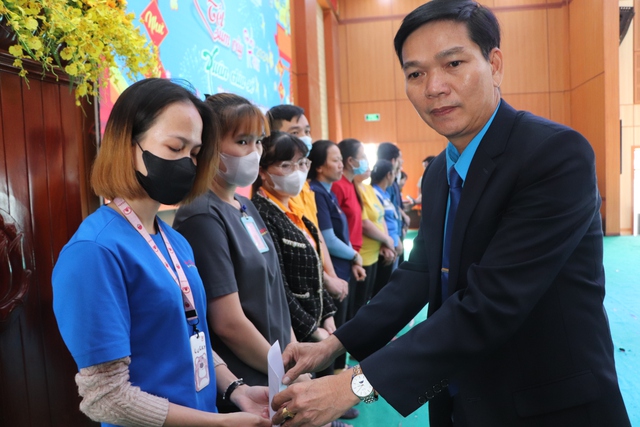 LĐLĐ huyện Duy Xuyên trao 753 suất quà Tết cho đoàn viên, lao động- Ảnh 1.