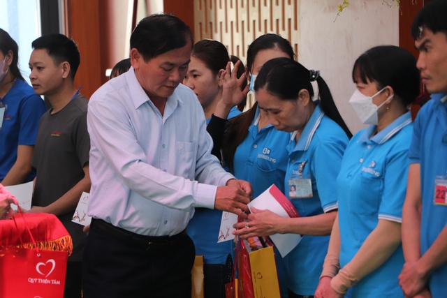 LĐLĐ huyện Duy Xuyên trao 753 suất quà Tết cho đoàn viên, lao động- Ảnh 2.
