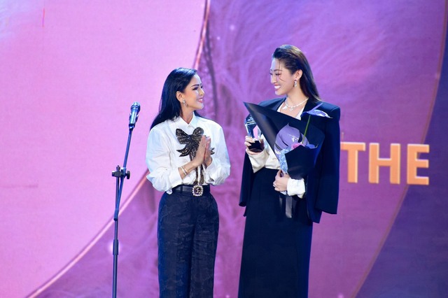 Doanh nhân Lê Hồng Thủy Tiên cuốn hút trong mọi khoảnh khắc tại Đẹp Awards 2023- Ảnh 3.