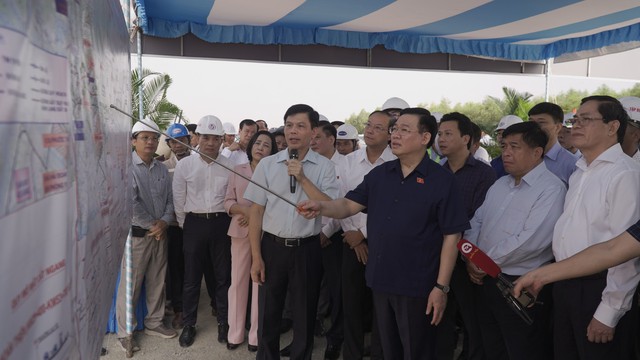 Chủ tịch Quốc hội Vương Đình Huệ kiểm tra dự án thành phần 3 Cao tốc Biên Hòa- Vũng Tàu- Ảnh 1.