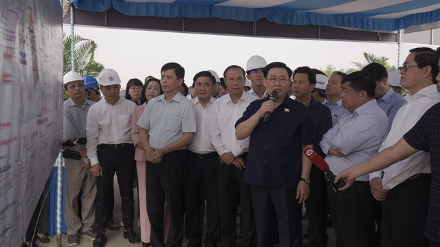 Chủ tịch Quốc hội Vương Đình Huệ kiểm tra dự án thành phần 3 Cao tốc Biên Hòa- Vũng Tàu- Ảnh 2.