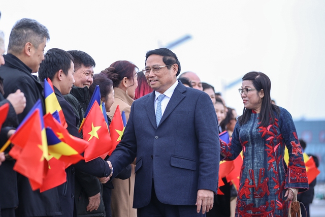 Thủ tướng Phạm Minh Chính và Phu nhân tới thủ đô Bucharest- Ảnh 6.