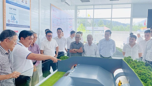 Lãnh đạo và nguyên lãnh đạo tỉnh Quảng Ngãi thăm dự án Quảng Ngãi – Hoài Nhơn- Ảnh 1.